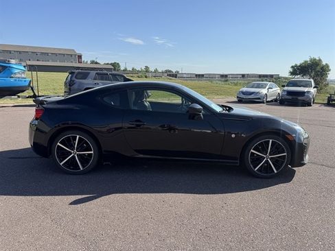 Used 2020 Toyota 86 RWD image 3