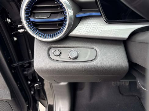 New 2026 Chevrolet Trax LT image 13