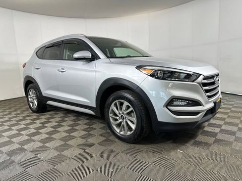 Used 2017 Hyundai Tucson SE Plus image 2