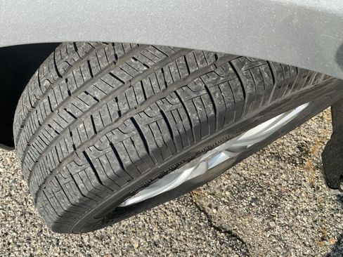 Used 2018 Chrysler Pacifica Touring Plus FWD image 22