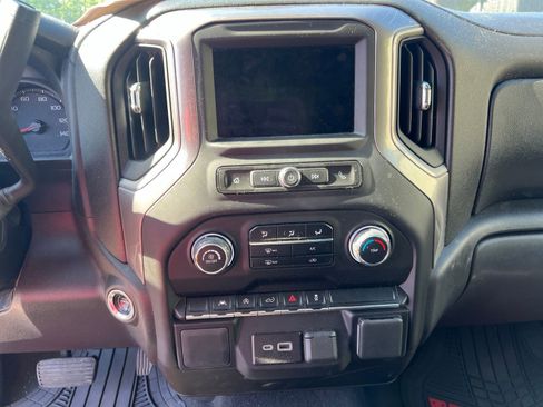Used 2022 Chevrolet Silverado 1500 Custom AWD/4WD image 17