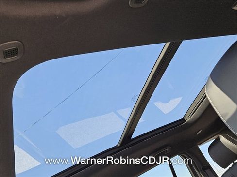 New 2025 Jeep Grand Cherokee Limited w/ Black Appearance Package image 19