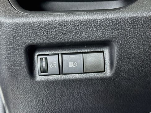 Used 2020 Toyota RAV4 LE AWD/4WD image 10