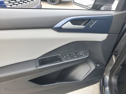 Certified 2023 Volkswagen Taos SE FWD image 24