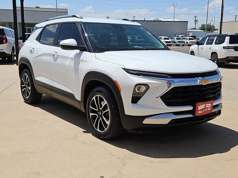 Used 2025 Chevrolet TrailBlazer LT FWD image 4