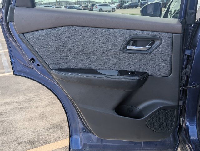 Used 2023 Nissan Rogue SV FWD image 23