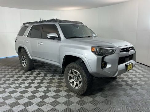 Used 2022 Toyota 4Runner SR5 Premium image 3