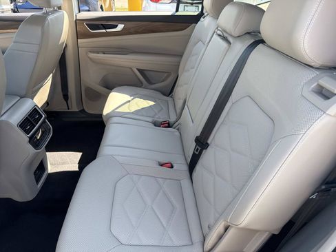 Certified 2024 Volkswagen Atlas SE AWD/4WD image 15