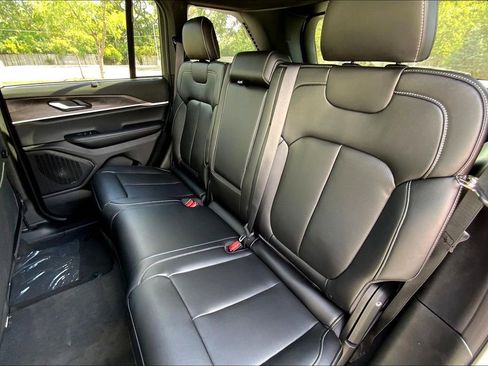 New 2025 Jeep Grand Cherokee Limited w/ Luxury Tech Group II image 12