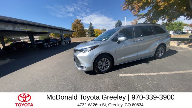 Used 2023 Toyota Sienna XLE FWD image 4