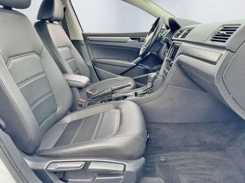 Used 2017 Volkswagen Passat 1.8T R-Line w/ R-Line Lighting Package image 23