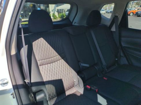 Used 2017 Nissan Rogue SV FWD image 30