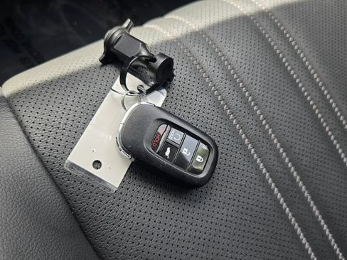 Certified 2025 Honda HR-V EX-L image 18