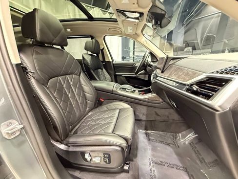 Used 2024 BMW X7 xDrive40i w/ Premium Package image 33