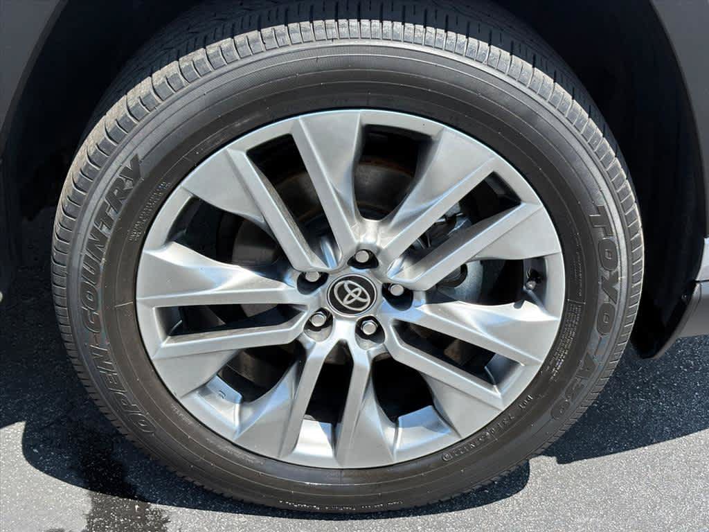 Used 2022 Toyota RAV4 Limited FWD image 32