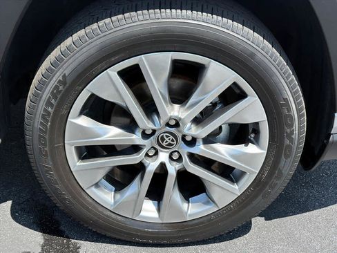 Used 2022 Toyota RAV4 Limited FWD image 32