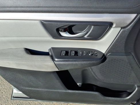 Used 2017 Honda CR-V LX image 11