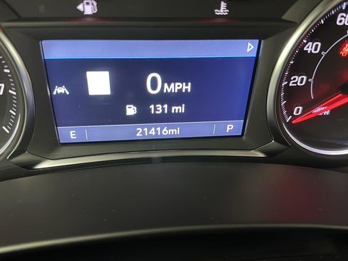 Used 2024 GMC Terrain SLT w/ Infotainment Package II image 11