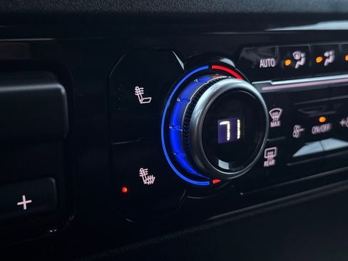 Used 2025 GMC Sierra 1500 SLT image 35