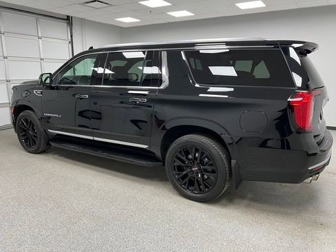Used 2022 GMC Yukon XL Denali w/ Advanced Technology Package AWD/4WD image 7