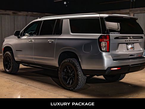 Used 2024 Chevrolet Suburban RST w/ Luxury Package AWD/4WD image 6