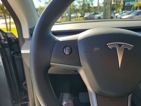 Used 2023 Tesla Model Y Long Range image 18