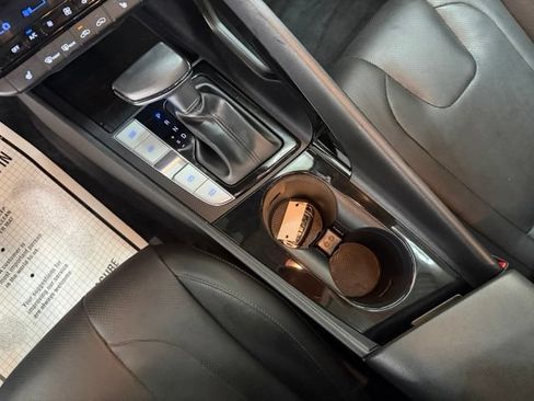 Certified 2023 Hyundai Elantra Limited FWD image 30