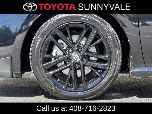 Used 2025 Toyota Camry SE FWD image 12