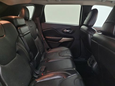 Used 2018 Jeep Cherokee Limited w/ Luxury Group AWD/4WD image 19