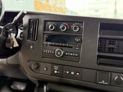 Used 2019 Chevrolet Express 3500 w/ Power Convenience Package RWD image 21
