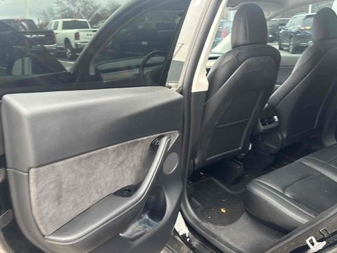 Used 2021 Tesla Model Y Long Range image 9
