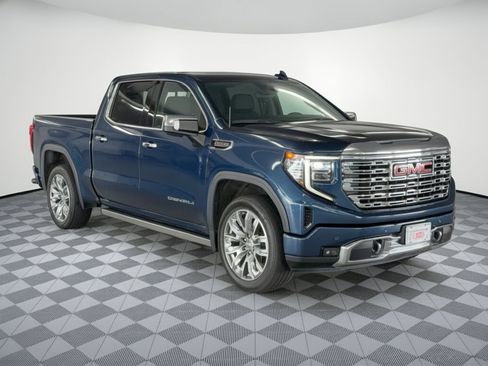 Used 2023 GMC Sierra 1500 Denali w/ Denali Reserve Package AWD/4WD image 7