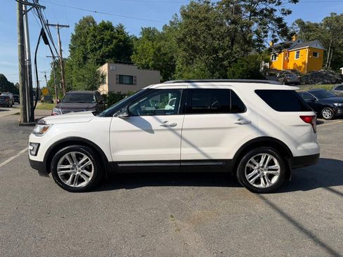Used 2016 Ford Explorer XLT w/ Equipment Group 202A AWD/4WD image 3