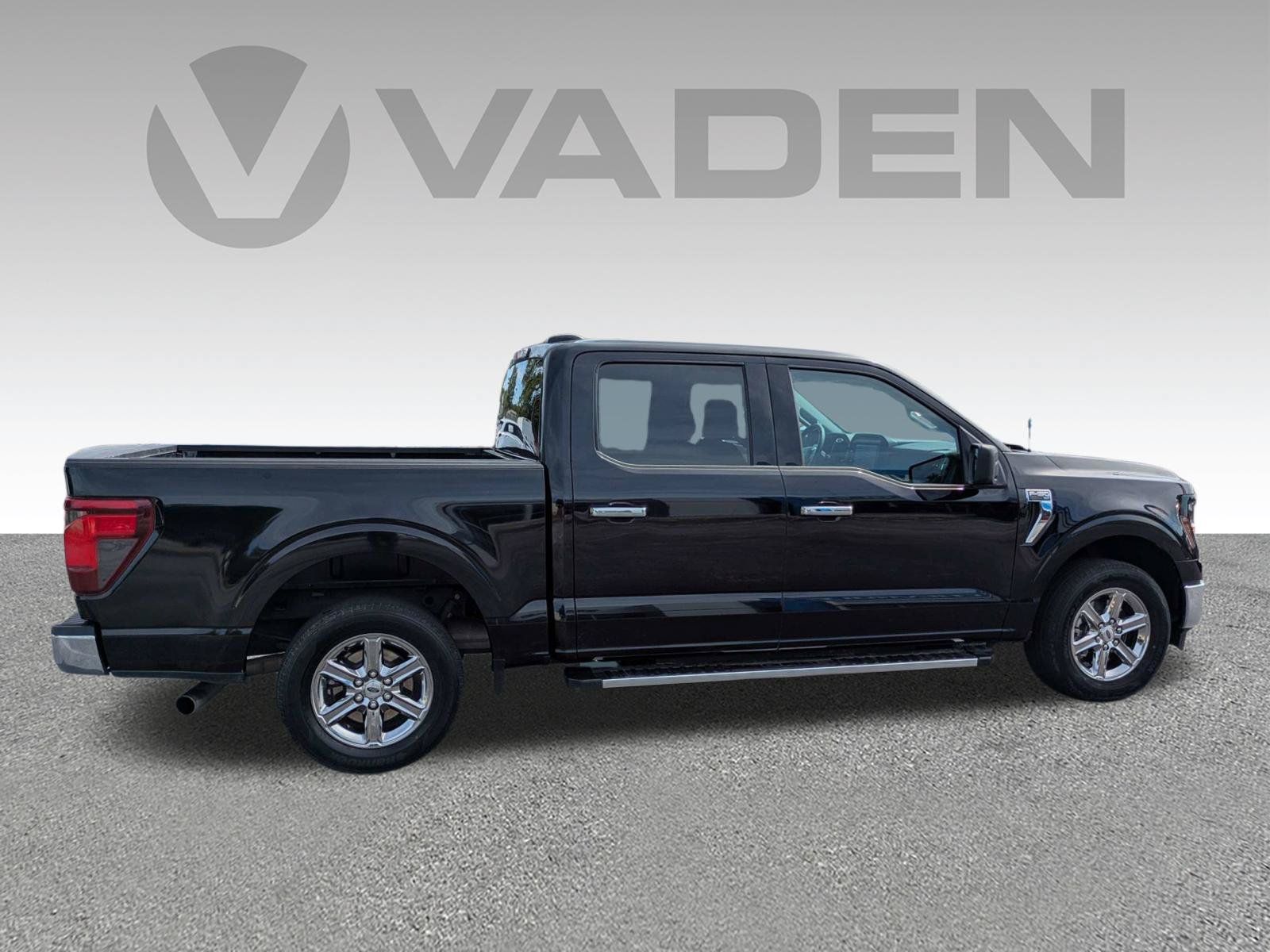Used 2025 Ford F150 XLT w/ Equipment Group 301A Standard RWD image 22
