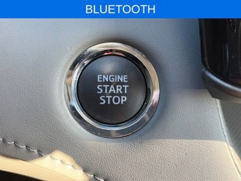 Used 2023 Toyota Highlander L image 2