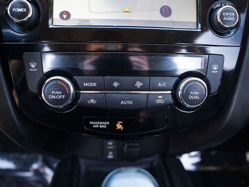 Used 2016 Nissan Rogue SL w/ SL Premium Package image 22