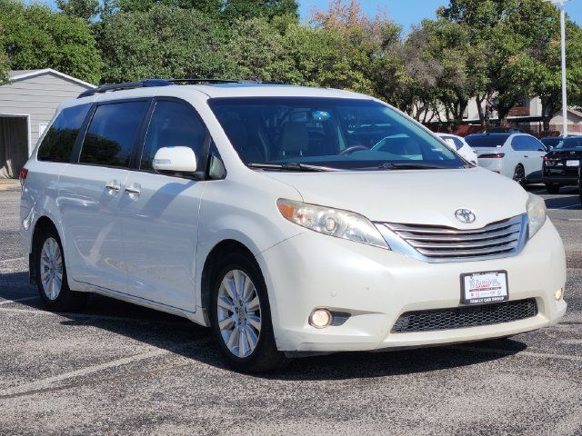 Used 2014 Toyota Sienna Limited w/ Limited Premium Package FWD image 2