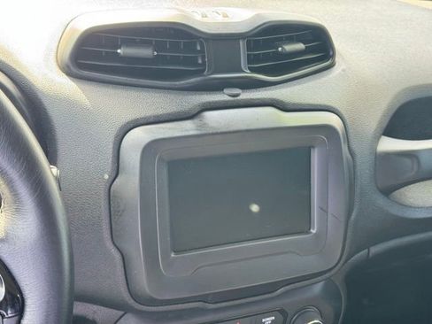 Used 2018 Jeep Renegade Altitude image 23