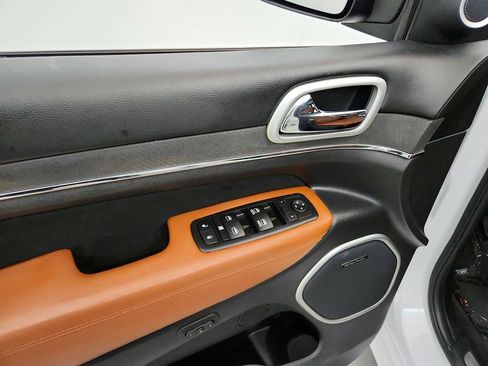 Used 2016 Jeep Grand Cherokee SRT image 23