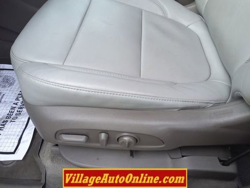 Used 2019 Chevrolet Traverse LT w/ LT Premium Package image 23