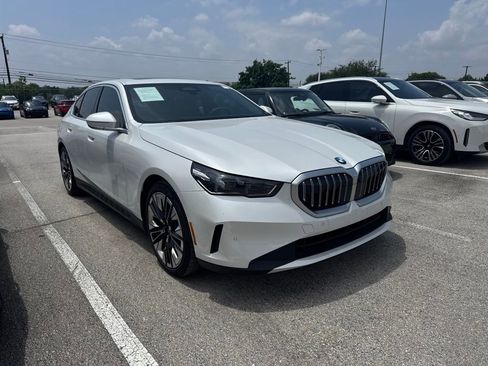 Certified 2025 BMW 530i w/ Premium Package RWD image 2