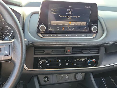 Used 2024 Nissan Rogue S FWD image 13