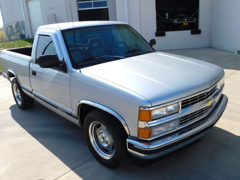 Used 1993 Chevrolet Silverado 1500 2WD Regular Cab image 37