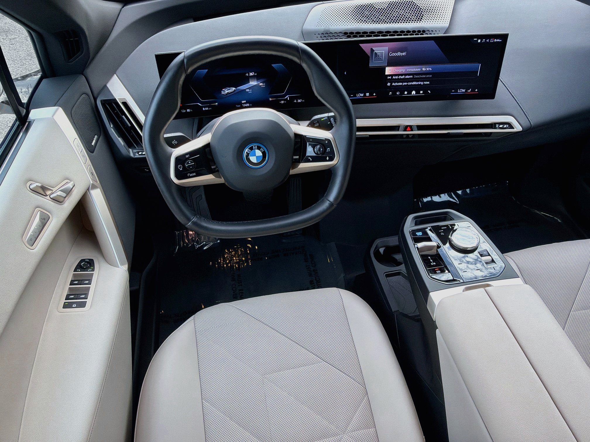 Used 2024 BMW iX xDrive50 w/ Premium Package AWD/4WD image 17