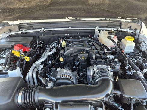 Used 2023 Jeep Gladiator Mojave AWD/4WD image 23