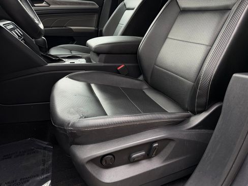 Used 2022 Volkswagen Atlas Cross Sport SE image 12