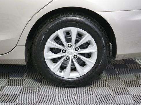 Used 2016 Toyota Camry LE FWD image 18