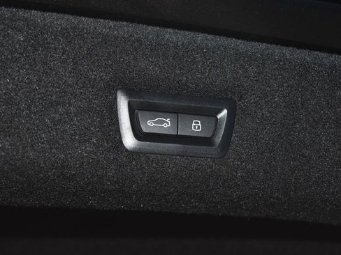 Certified 2024 BMW i7 xDrive60 image 25