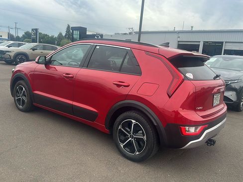 Used 2023 Kia Niro EX FWD image 2