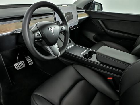 Used 2022 Tesla Model Y Performance AWD/4WD image 16